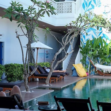 Dip & Doze Living Hostel Canggu  Exterior photo