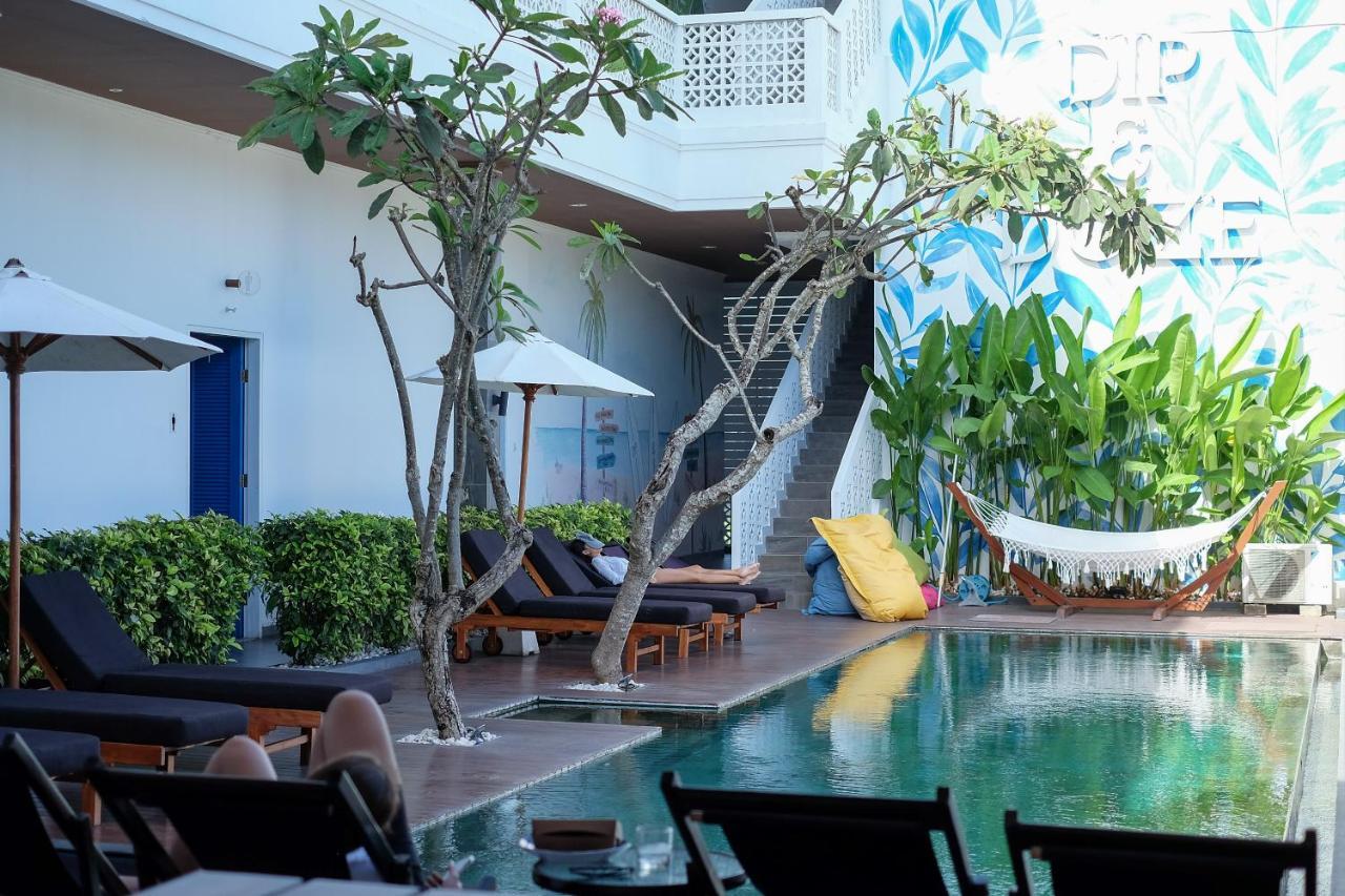 Dip & Doze Living Hostel Canggu  Exterior photo