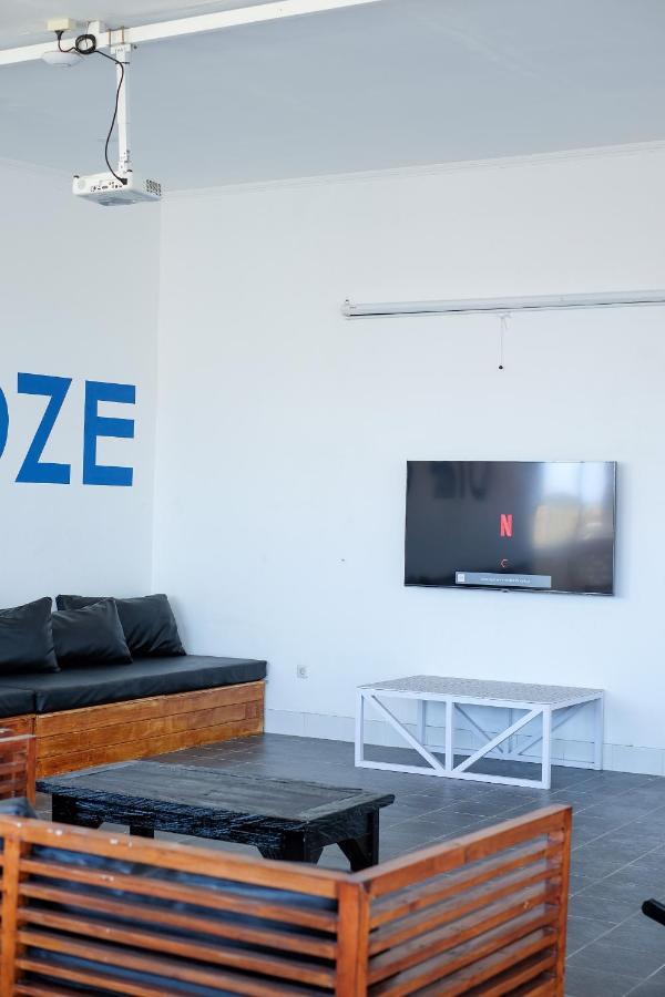 Dip & Doze Living Hostel Canggu  Exterior photo
