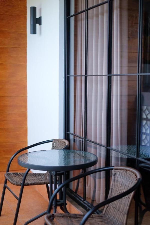 Dip & Doze Living Hostel Canggu  Exterior photo